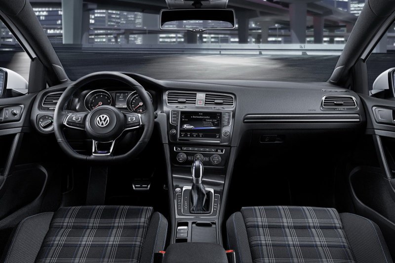 Volkswagen Golf VII салон