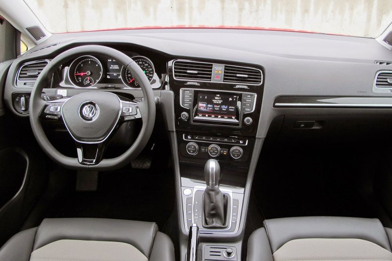 VW Golf 2014 салон