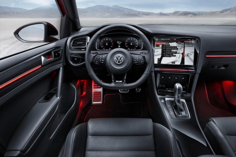 Volkswagen Golf 8 салон