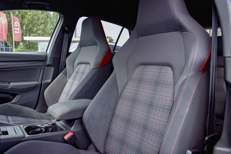 VW Golf GTI 2021 салон