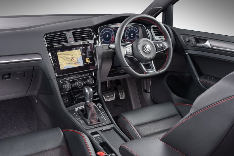 Volkswagen Golf GTI 2017 салон