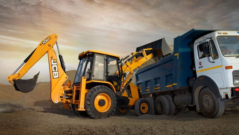 Экскаватор JCB 3cx и самосвал