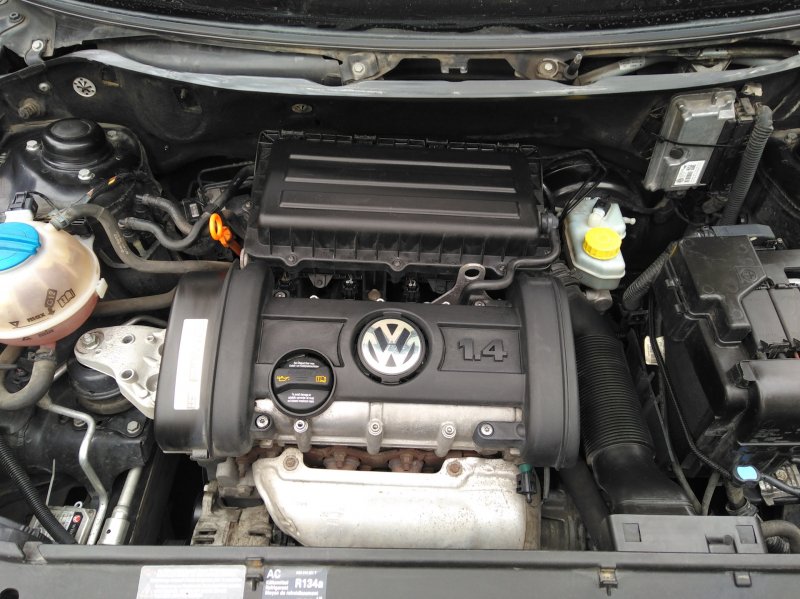 Подкапотное пространство VW Polo