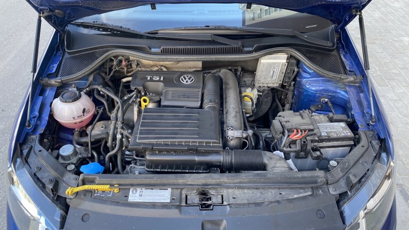 Подкапотное Volkswagen Polo