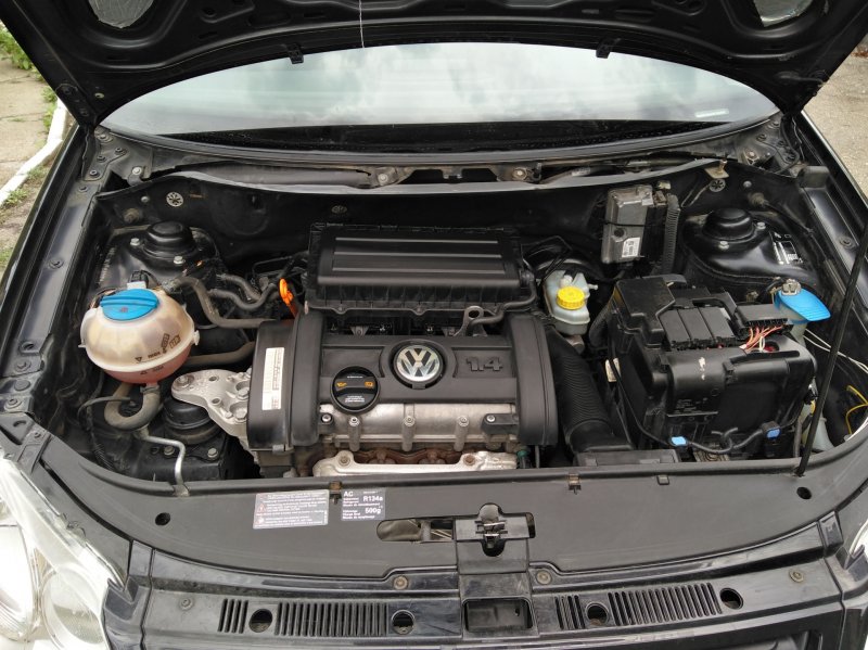 Подкапотка VW Polo 5