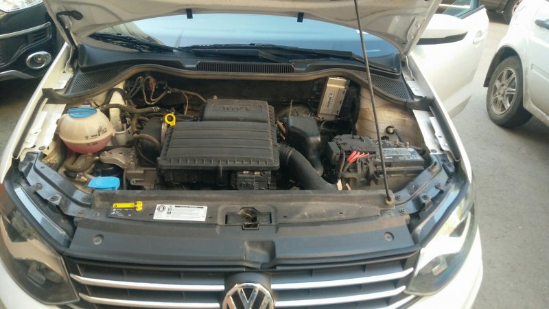 Volkswagen Polo sedan подкапотка