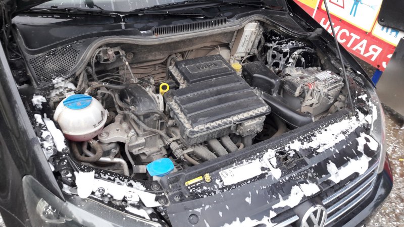 Volkswagen Polo sedan подкапотка