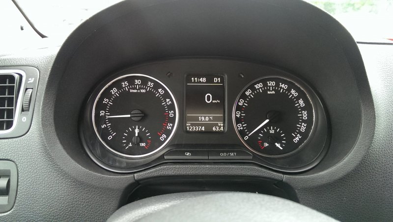 Volkswagen Polo 2013 приборная панель