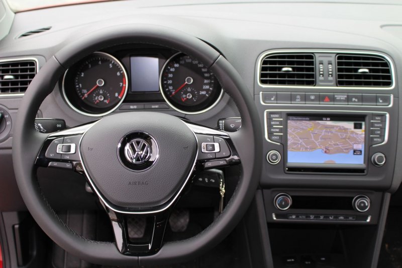 Панель VW Polo 2018