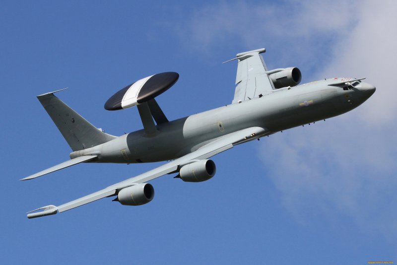 Самолет ДРЛО E-3 Sentry