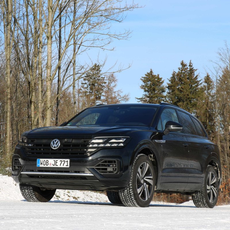 Volkswagen Touareg 2021 черный