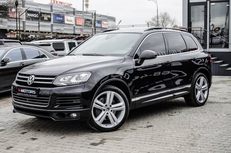 Фольксваген Туарег 1 черный
