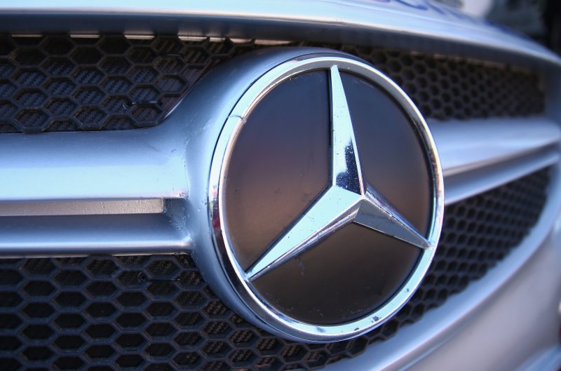 Mercedes Benz logo