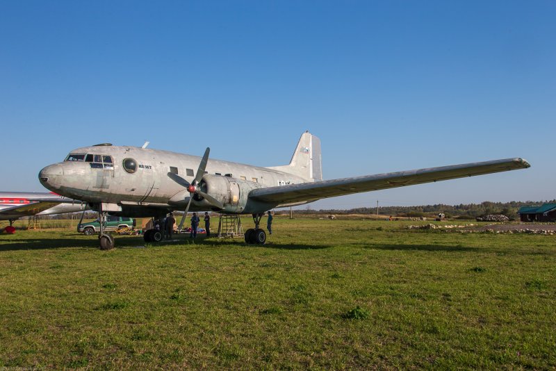 Самолёт ил-14 в полёте