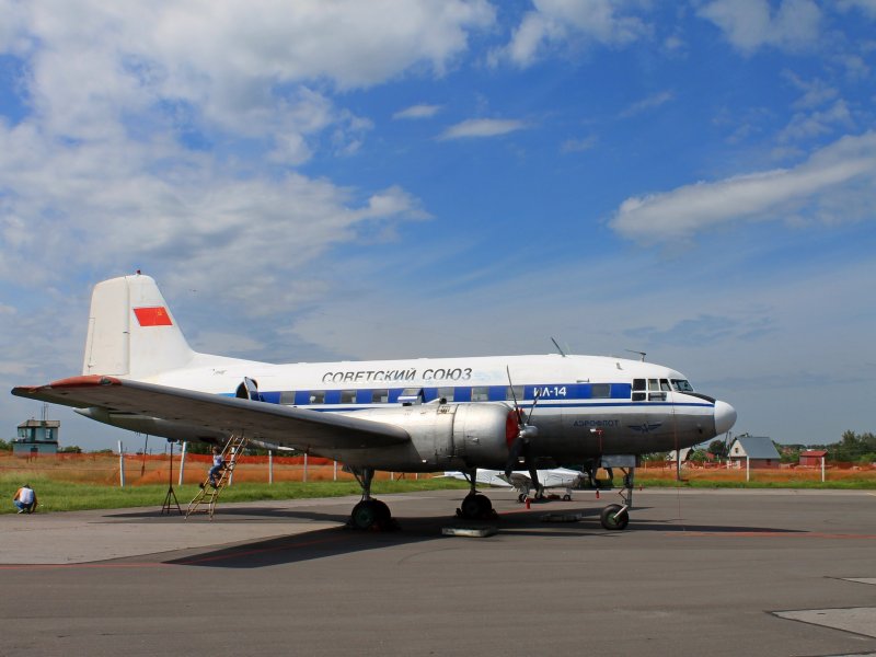 Самолет ил-14 СССР