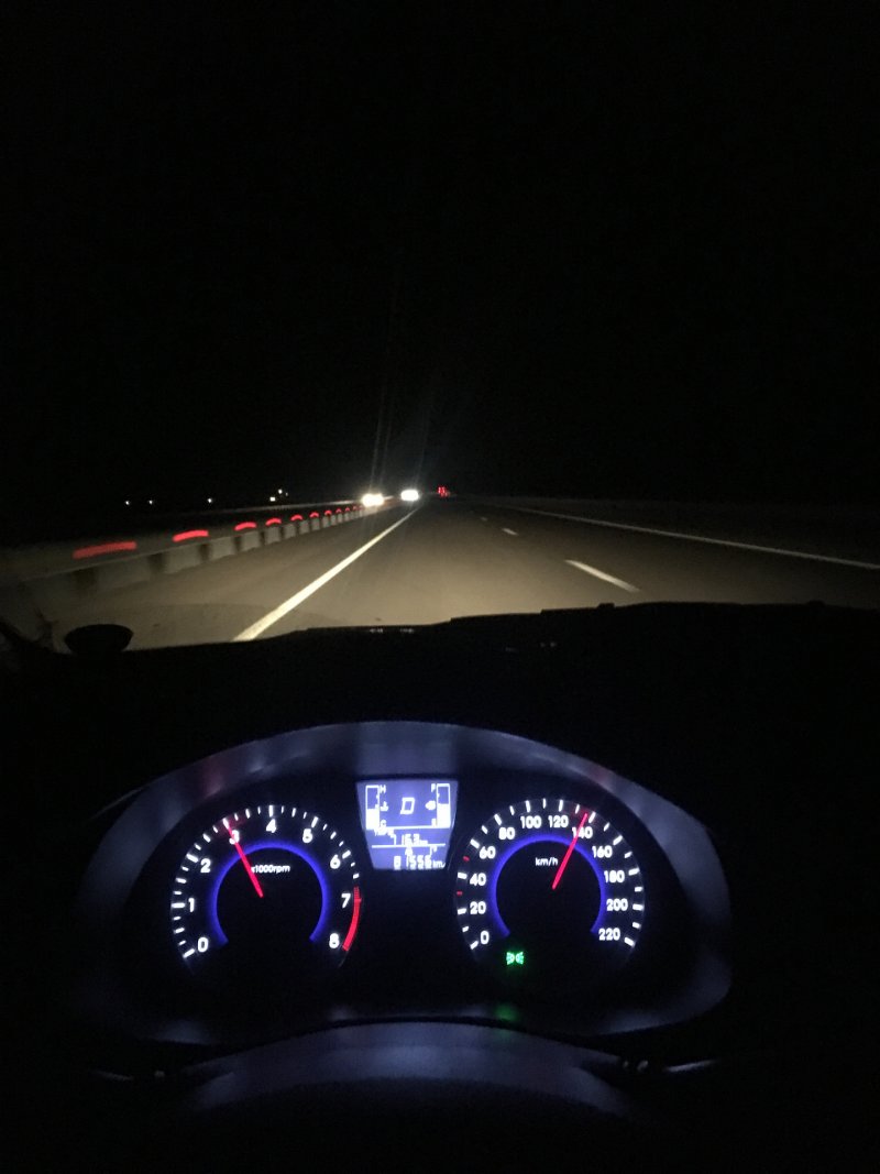 БМВ е39 за рулем ночью