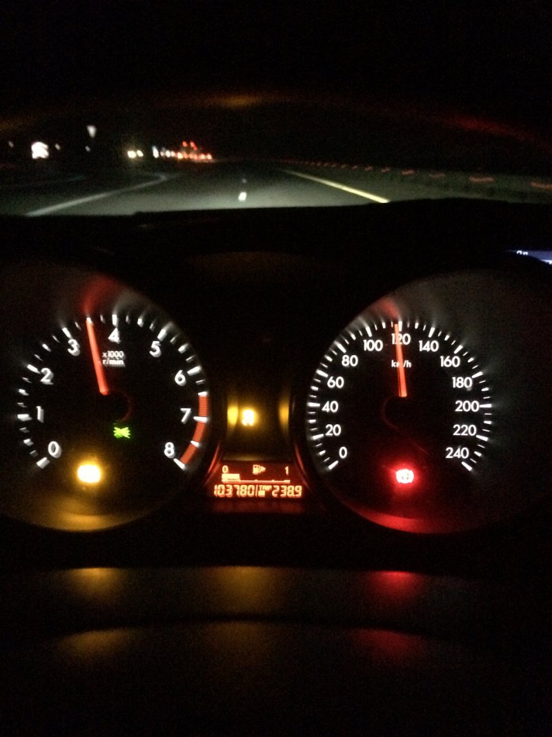 Mazda 3 2009 приборка