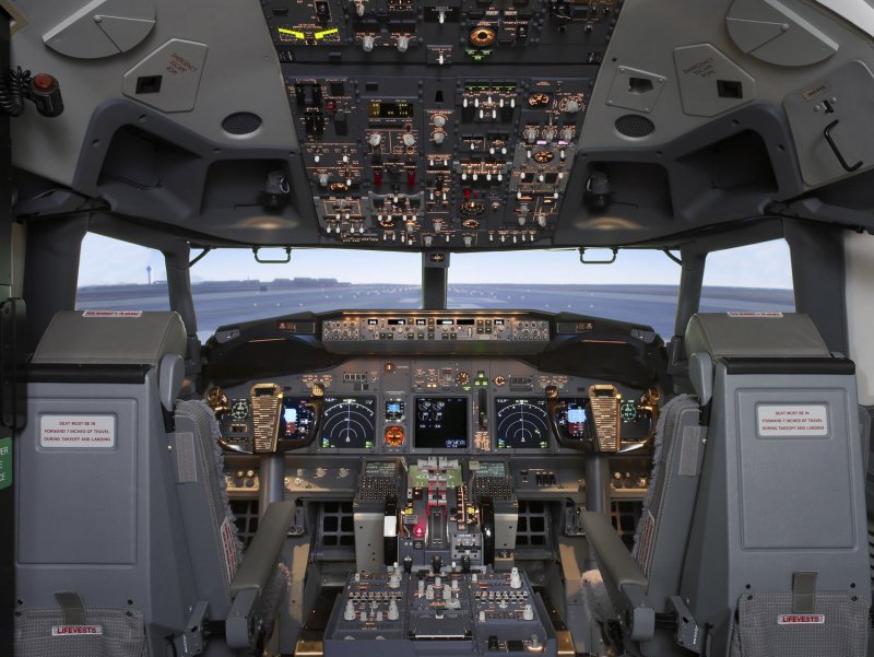 Боинг 737 100 кокпит