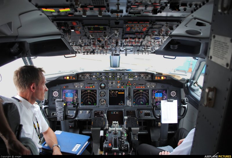 Радар в кабине пилотов Боинг 737-800