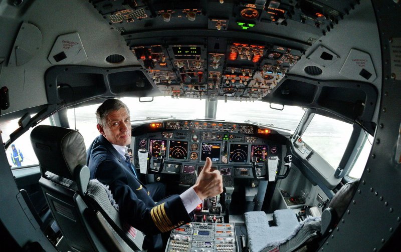 Кабина Боинг 737-800