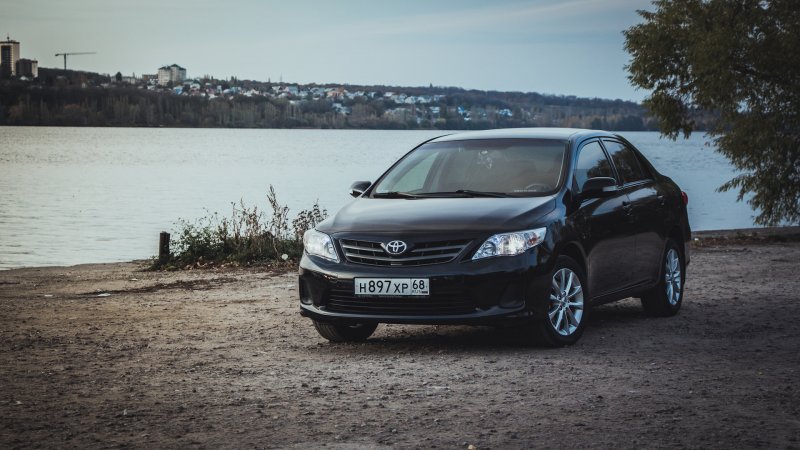 Toyota Corolla черная