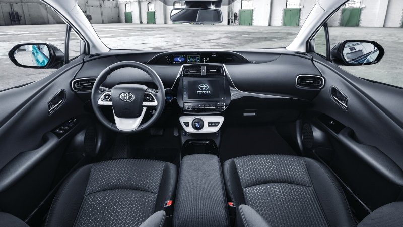 Toyota Prius Hybrid салон