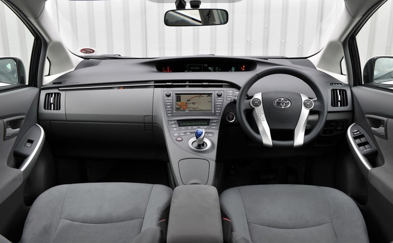 Toyota Prius 2012 салон