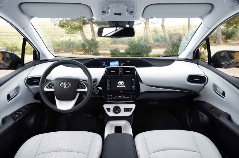 Toyota Prius 2017 салон
