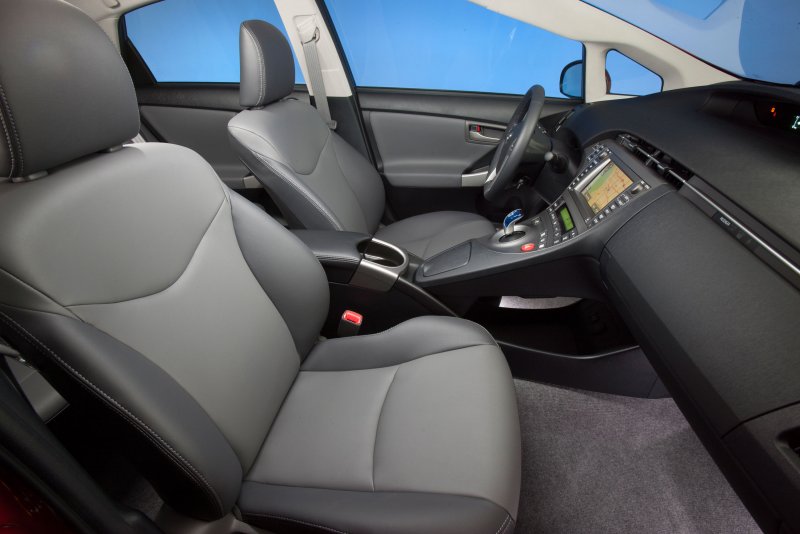 Toyota Prius 2015 салон