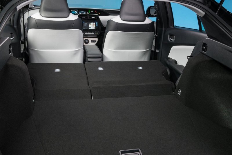Toyota Prius 2016 салон