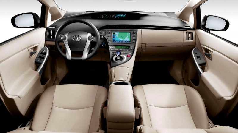 Toyota Prius 2015 салон