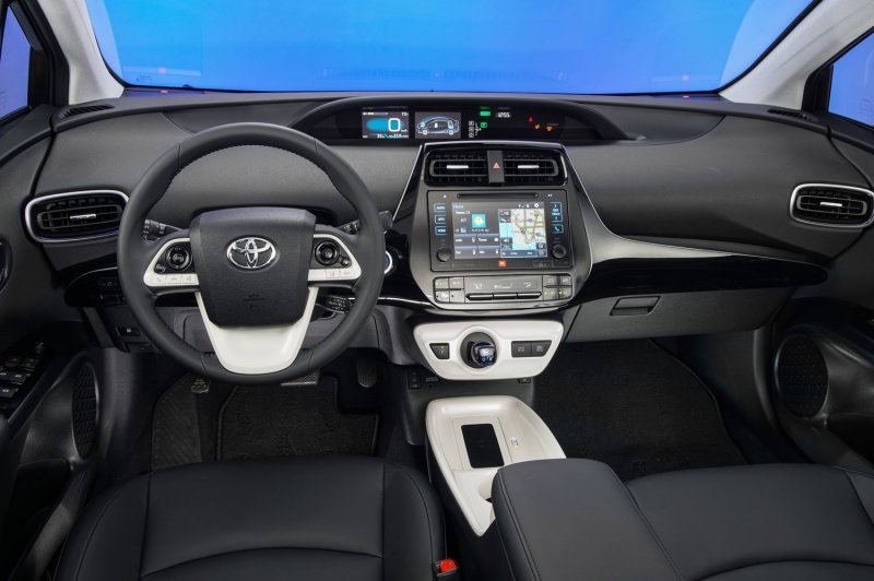 Toyota Prius 2016 салон