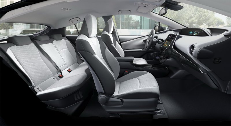 Toyota Prius 2017 салон