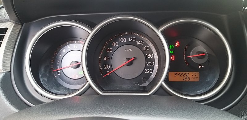 Продается ли Nissan Tiida 2020 года в этом салоне