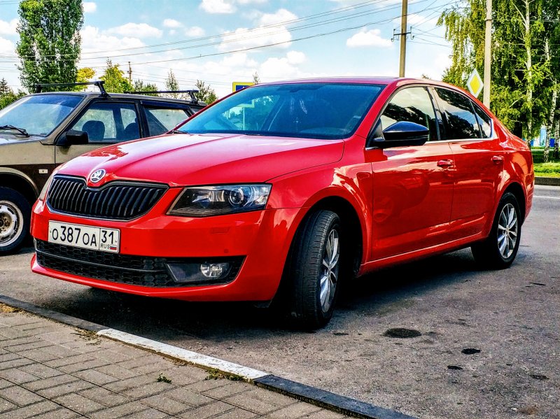 Skoda Octavia a7 красная