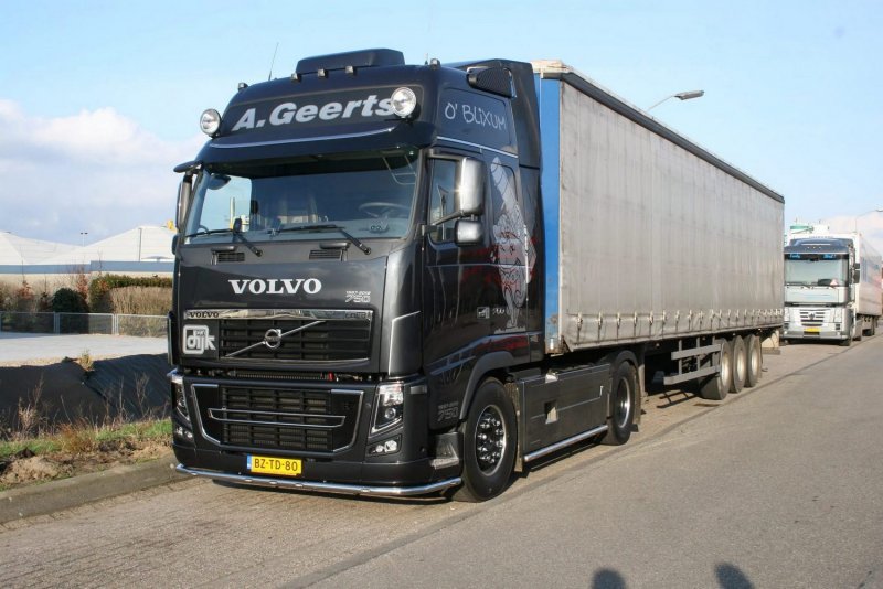 Volvo FH 12 тягач черный