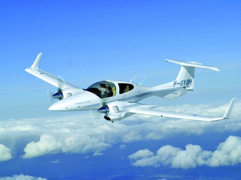 Самолет Diamond da-42t
