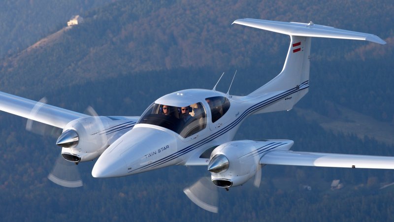 Самолет Diamond da-42