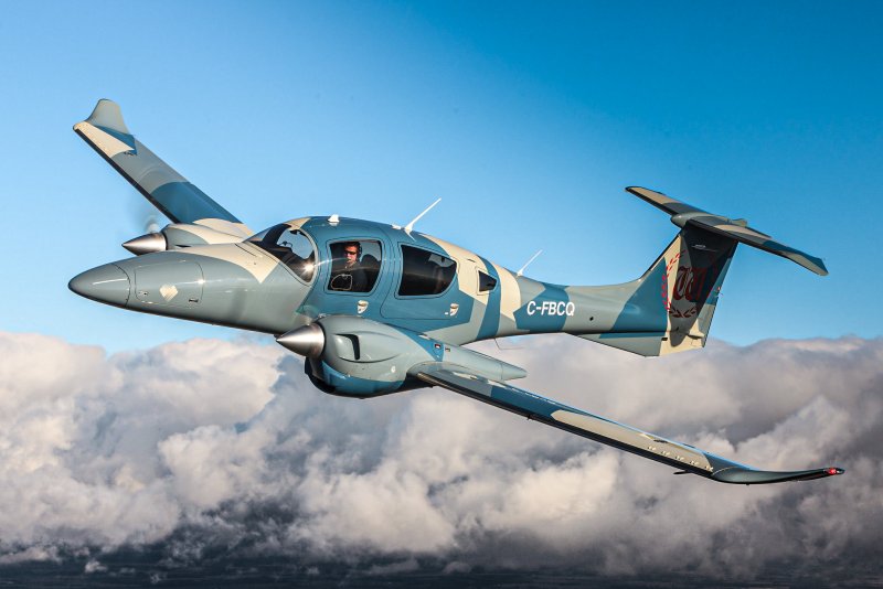 Самолет Diamond da-42t