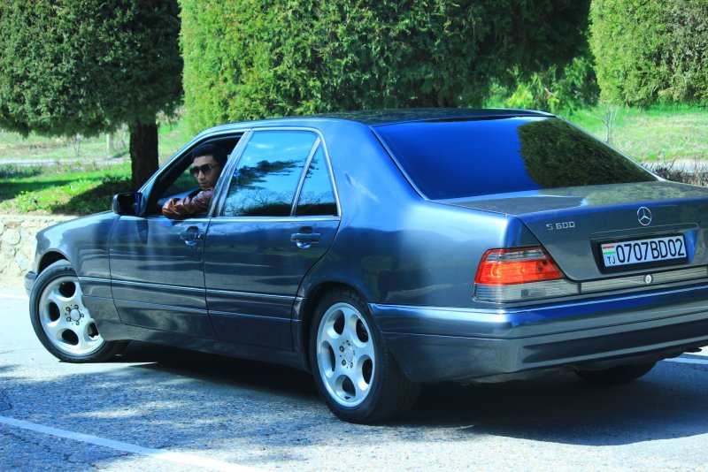 Mercedes w140 синий