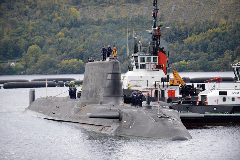 Британская подлодка HMS astute