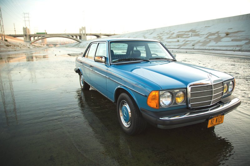 Мерседес Daimler w123