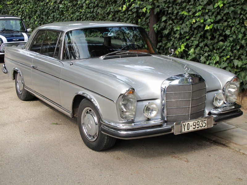 Мерседес Бенц w111