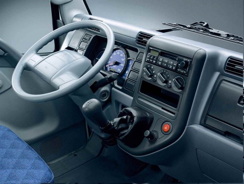 Mitsubishi Fuso TF салон