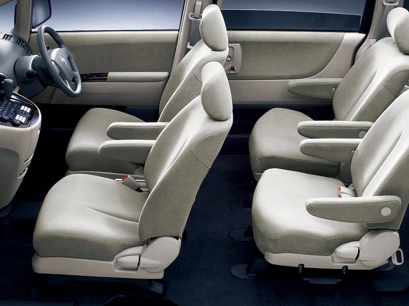 Nissan Presage 2003