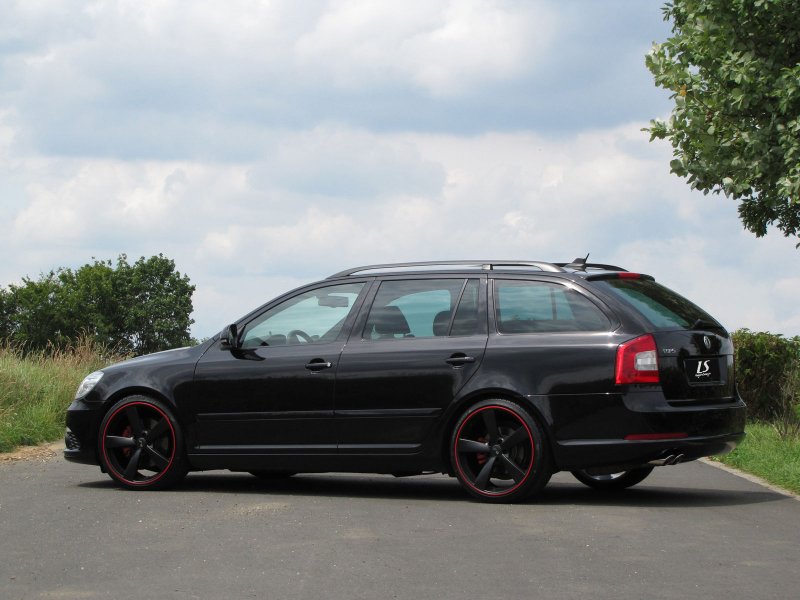 Škoda Octavia a5 2011 черная решетка
