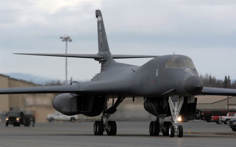 Бомбардировщик b-1b Lancer