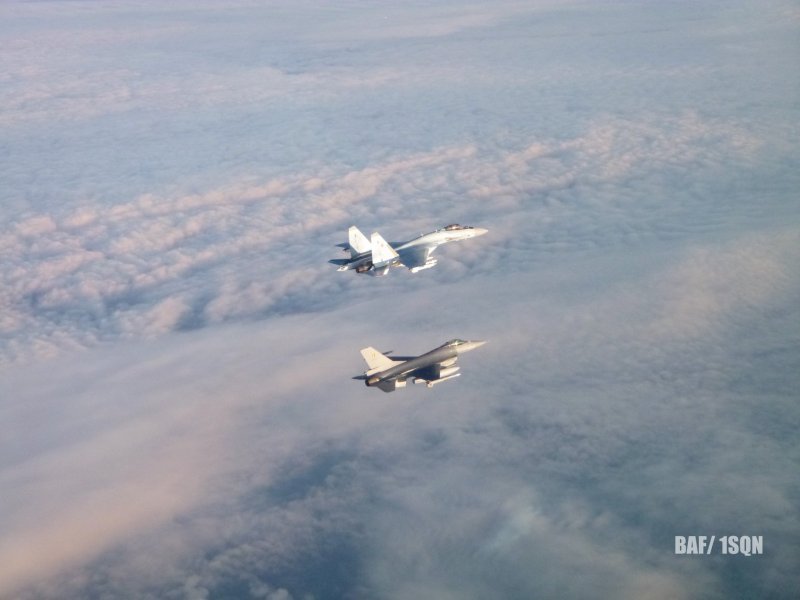Су-35 перехват
