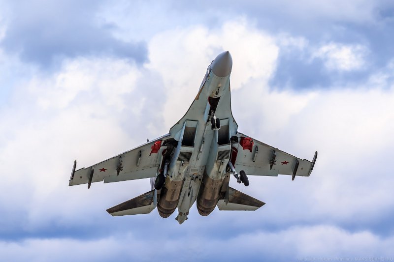 F16 vs su27