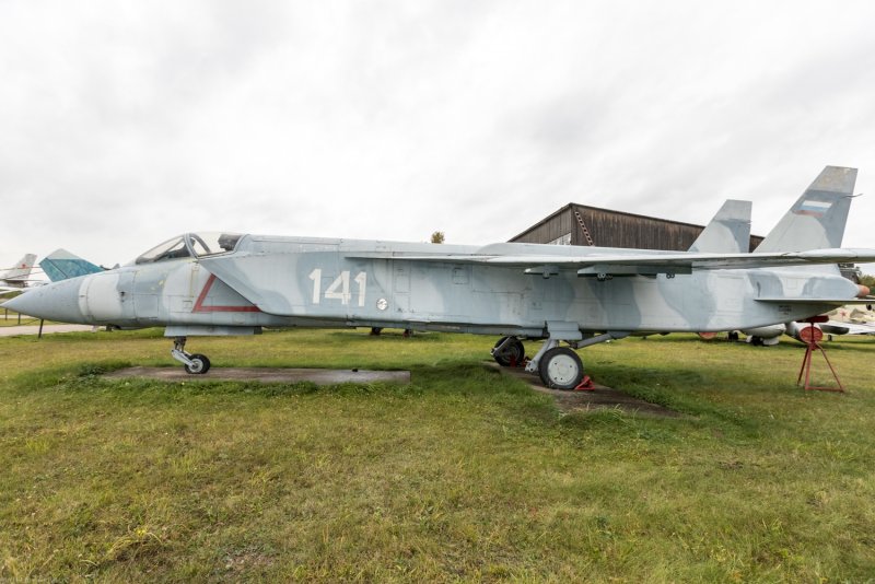 Як 141